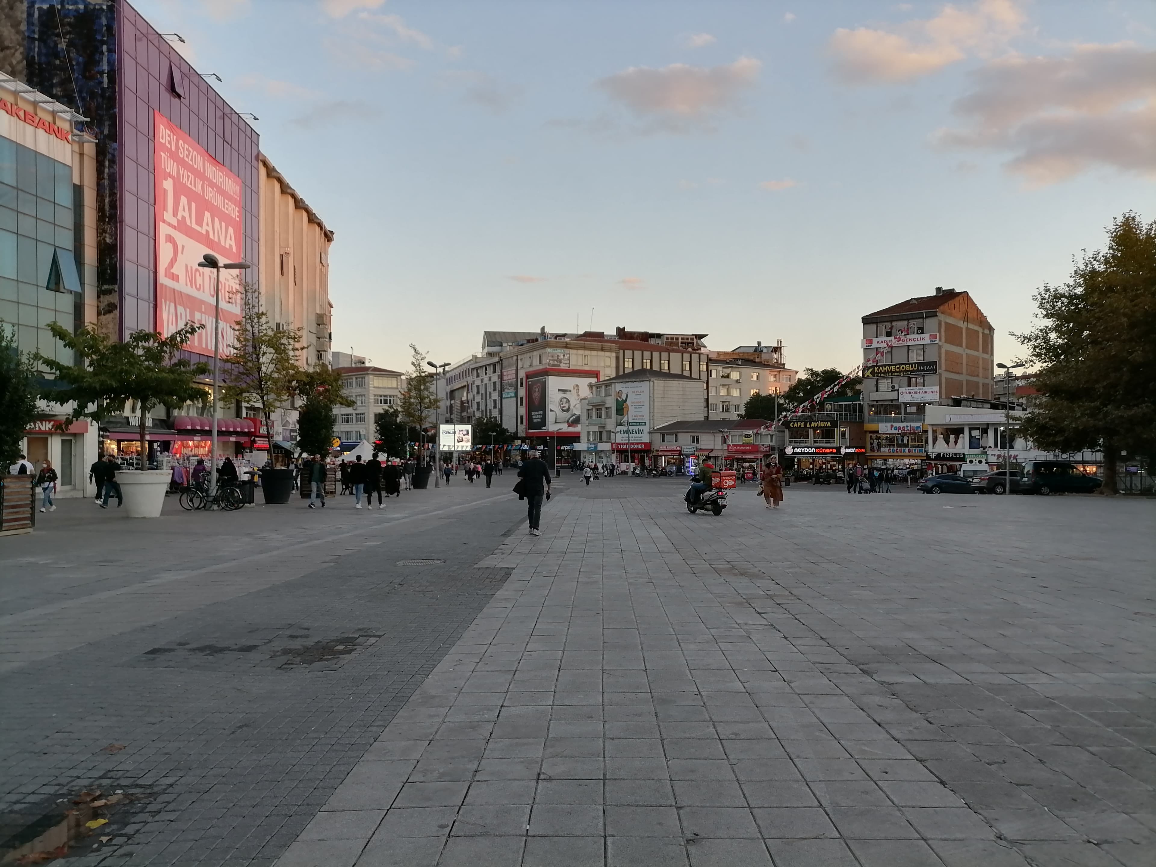 Esenler Dörtyol Meydanı, Atışalanı Caddesi’nden görünüm, 23 Eylül 2021